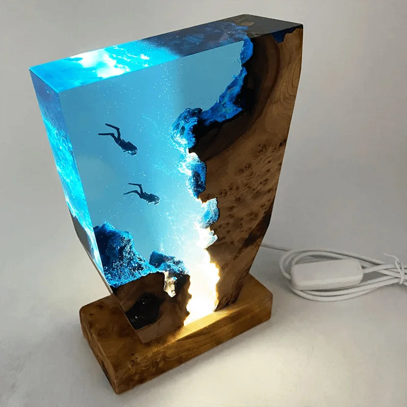 Divers Resin Table Light