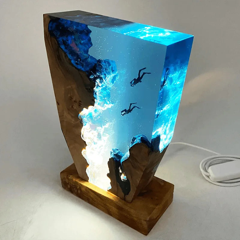 Divers Resin Table Light